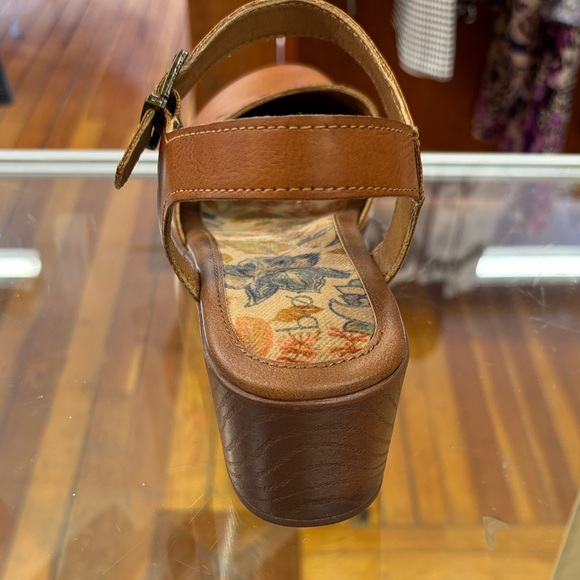 Boc Brown Leather Women's Shoes - Picture 4 of 5